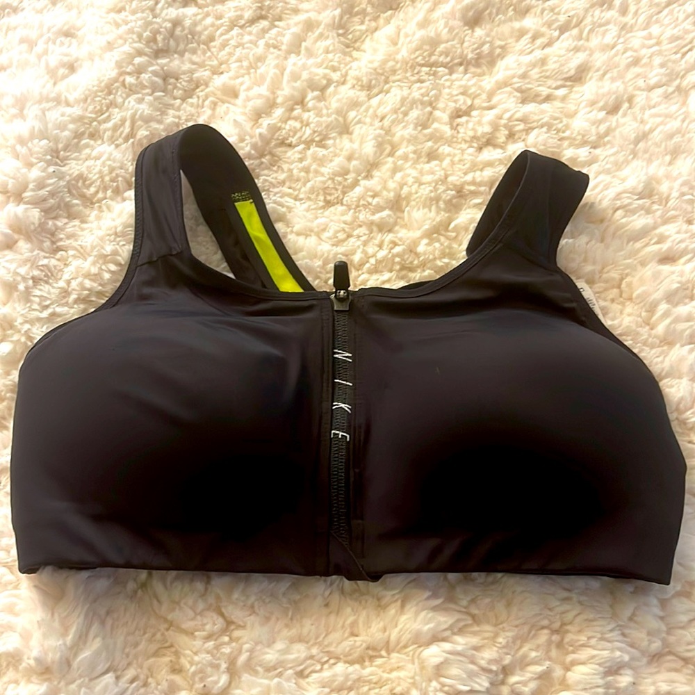 Nike sport bra in really good condition